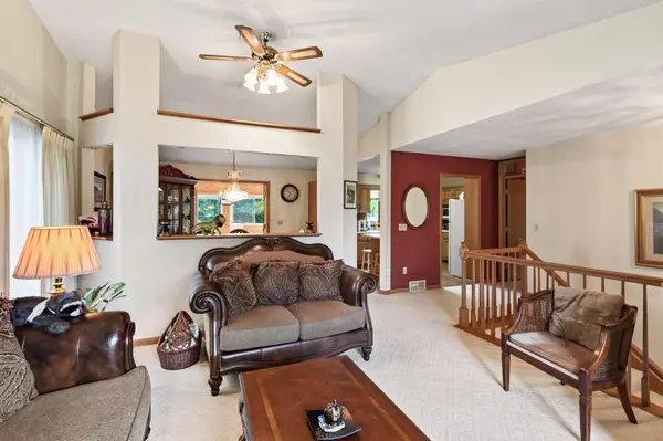 3212 Sunset Lake DR, Burnsville, MN 55337