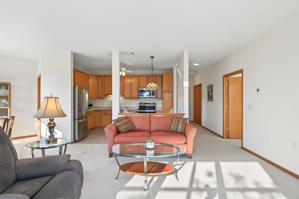 15001 Burnhaven DR #216, Burnsville, MN 55306