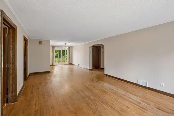 16599 Kenwood TRL, Lakeville, MN 55044