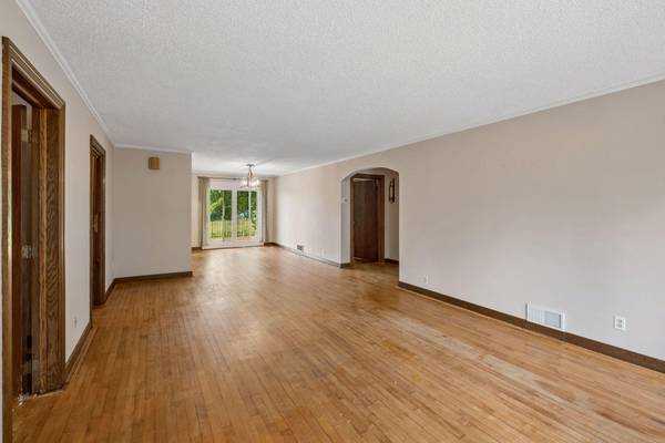 16599 Kenwood TRL, Lakeville, MN 55044