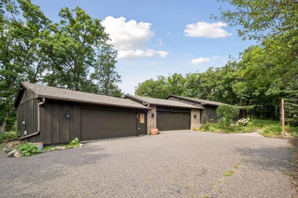 16599 Kenwood TRL, Lakeville, MN 55044
