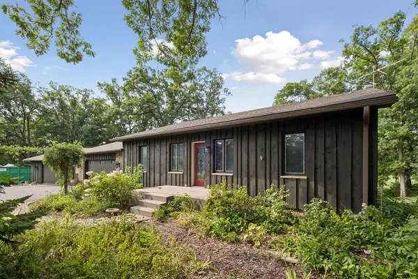 16599 Kenwood TRL, Lakeville, MN 55044