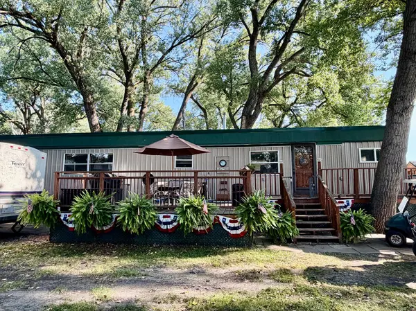 48470 Baileys Bay RD, Big Stone City, SD 57216