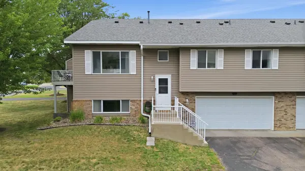 7610 157th ST W #B, Apple Valley, MN 55124