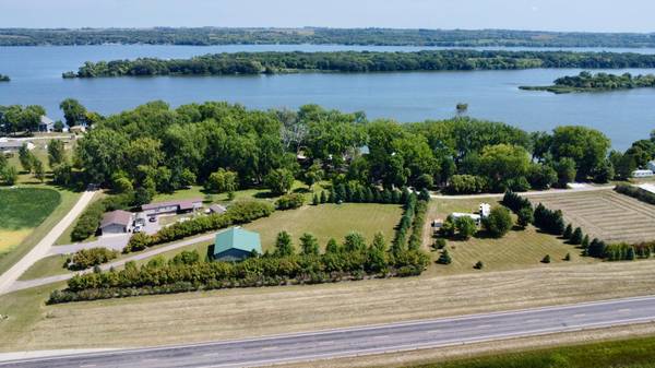 48479 Baileys Bay RD, Big Stone City, SD 57216