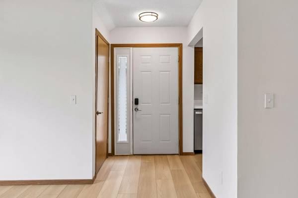 942 E Travelers TRL #58, Burnsville, MN 55337