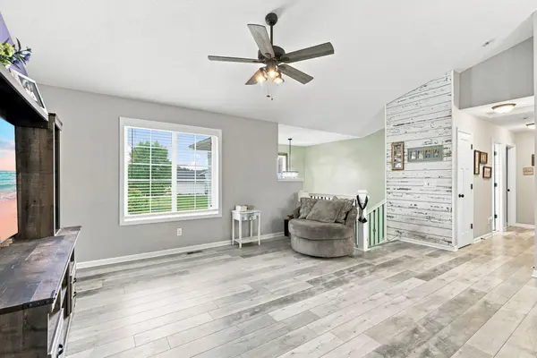 412 66th ST SW, Waverly, MN 55390