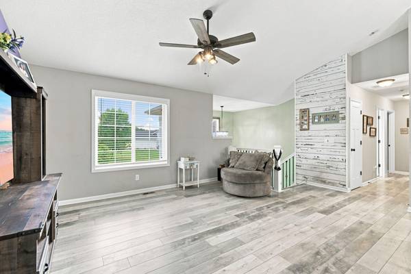412 66th ST SW, Waverly, MN 55390