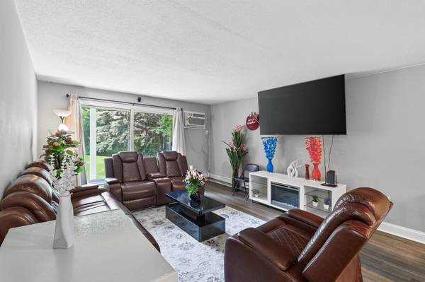 1700 Four Oaks RD #159, Eagan, MN 55121