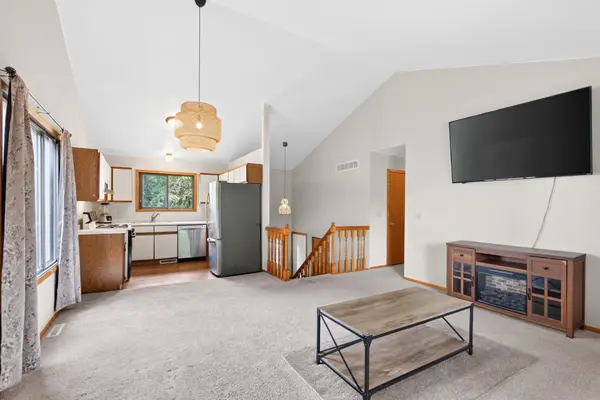 1128 Fox Run RD, Waconia, MN 55387