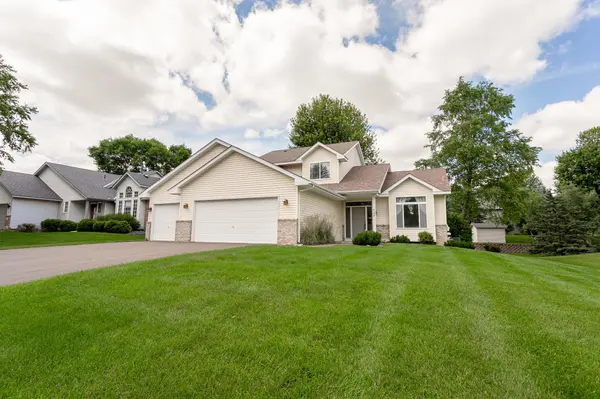 8284 Ashford RD, Woodbury, MN 55125