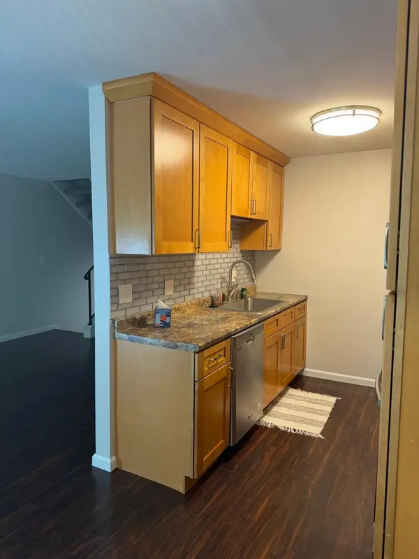 1642 River Bluff CT #105, Eagan, MN 55121
