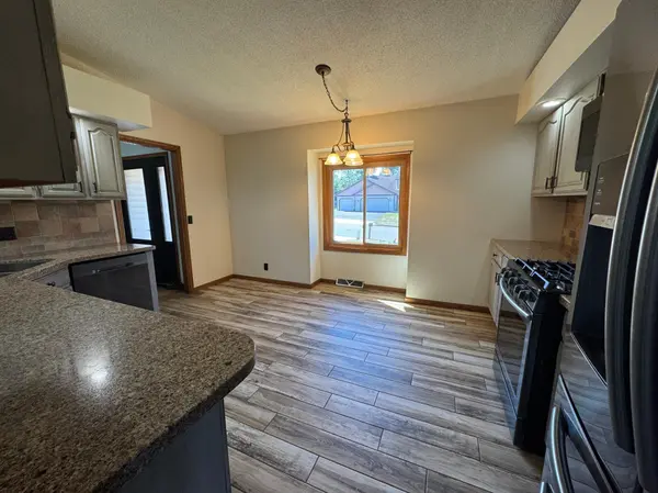 4002 Oak Knoll DR, Eau Claire, WI 54701