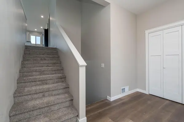 123 Erin CT, Nicollet, MN 56074