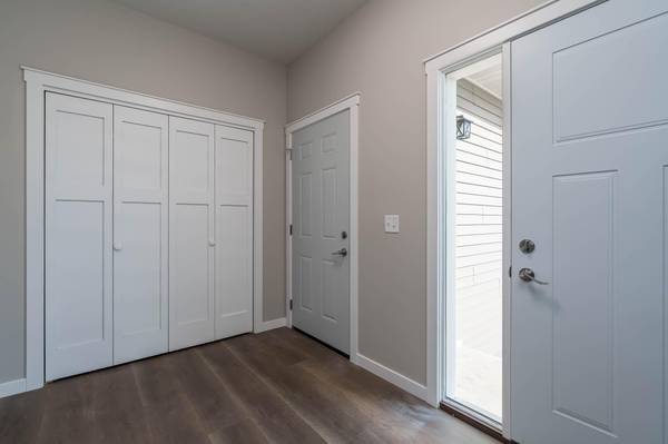 123 Erin CT, Nicollet, MN 56074