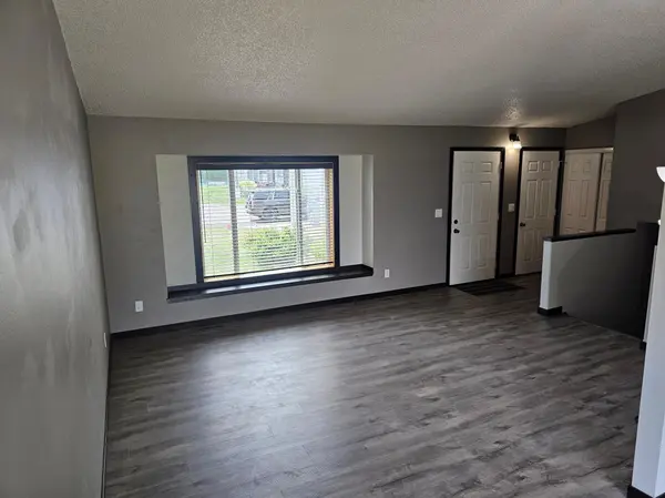 3616 Village Green LN, Moorhead, MN 56560