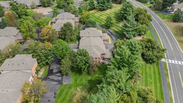 1914 Hunter Hill RD, Hudson, WI 54016