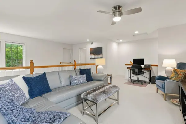 1914 Hunter Hill RD, Hudson, WI 54016