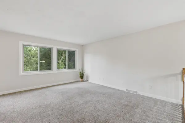 4250 Thornhill LN, Vadnais Heights, MN 55127