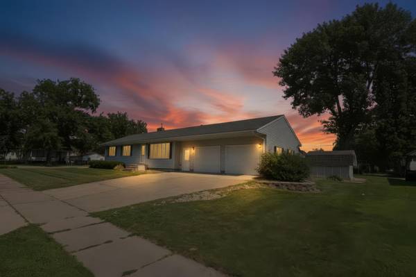 108 Park ST N, Fairfax, MN 55332