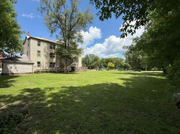 305 University DR S, Fargo, ND 58103