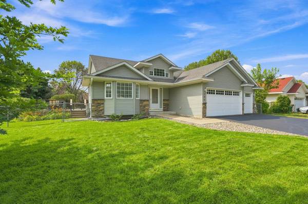 798 104th CT NE, Blaine, MN 55434