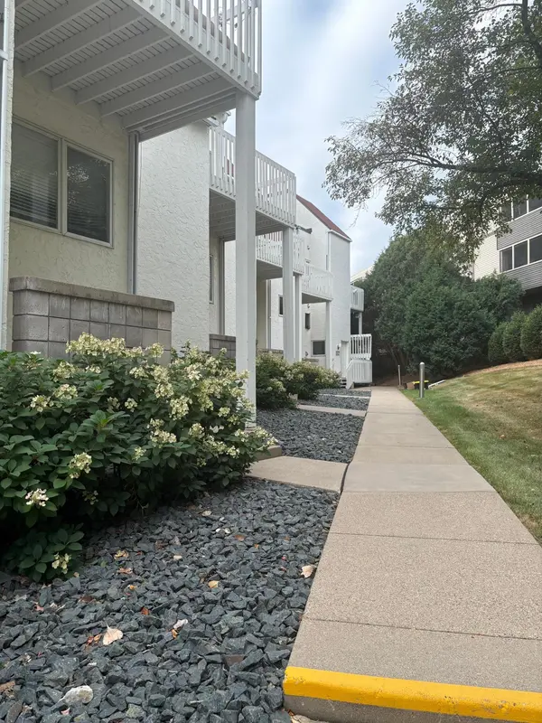 3059 Lake Shore DR #A, Minneapolis, MN 55416