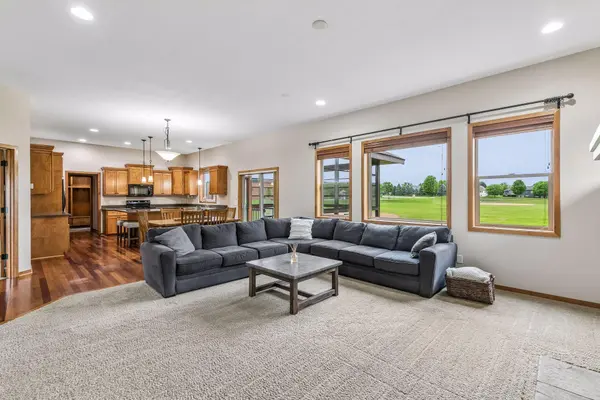 18274 Imagery LN, Lakeville, MN 55044