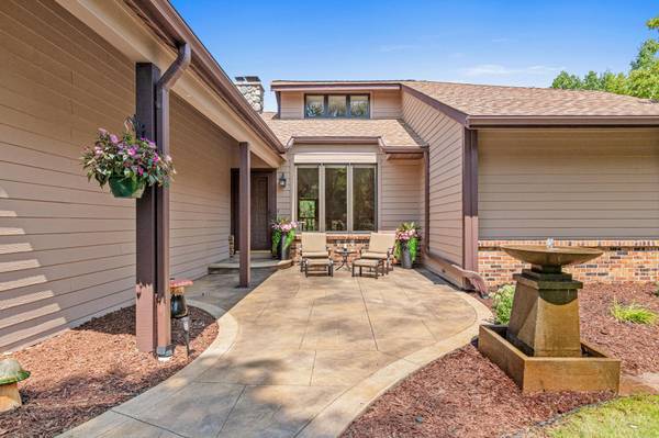 2915 Bruce CT, Inver Grove Heights, MN 55077