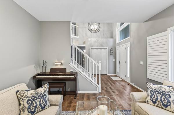 8939 Heatherton Ridge DR, Savage, MN 55378