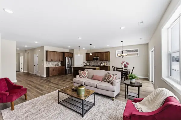 1037 E Meadowsweet DR, River Falls, WI 54022