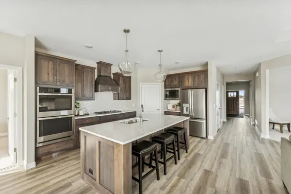 1055 E Meadowsweet DR, River Falls, WI 54022