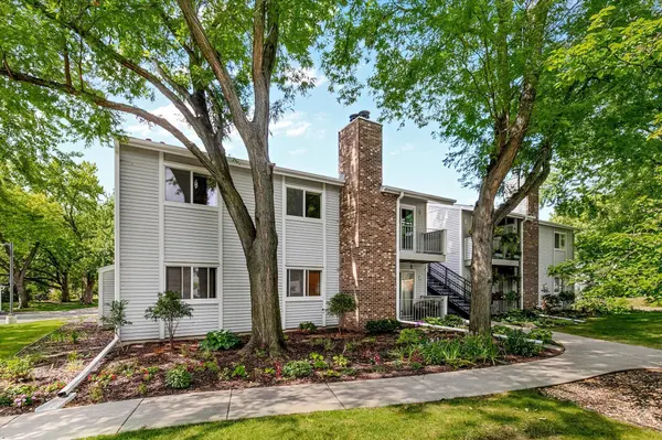 2296 Benson AVE #G, Saint Paul, MN 55116