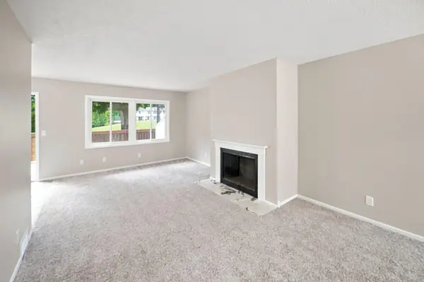 148 River Woods LN, Burnsville, MN 55337