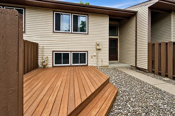 148 River Woods LN, Burnsville, MN 55337