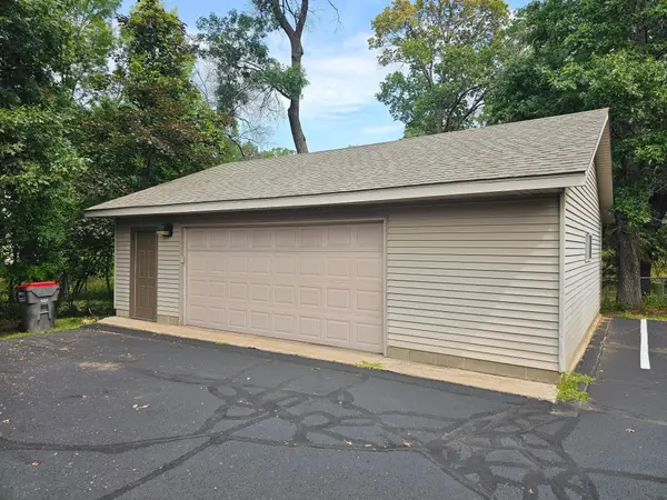 1994 E Rum River DR S, Cambridge, MN 55008