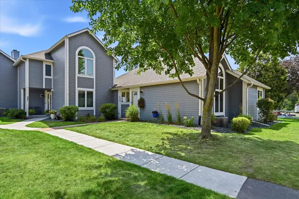 489 Mariner DR, Bayport, MN 55003