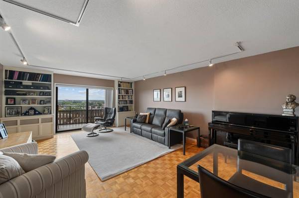 400 Groveland AVE #1208, Minneapolis, MN 55403