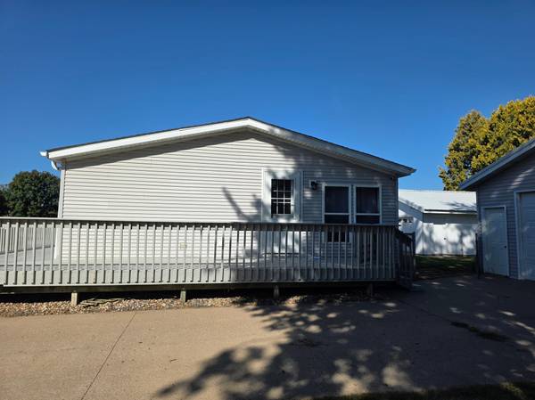 320 6th AVE NE, Plainview, MN 55964