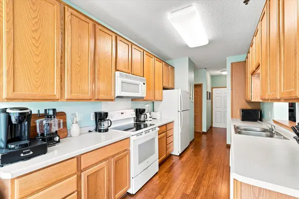15001 Burnhaven DR #207, Burnsville, MN 55306