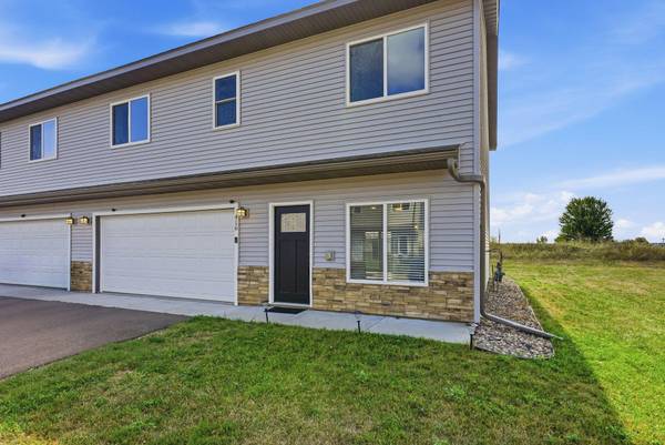 416 Sierra PL, Roberts, WI 54023