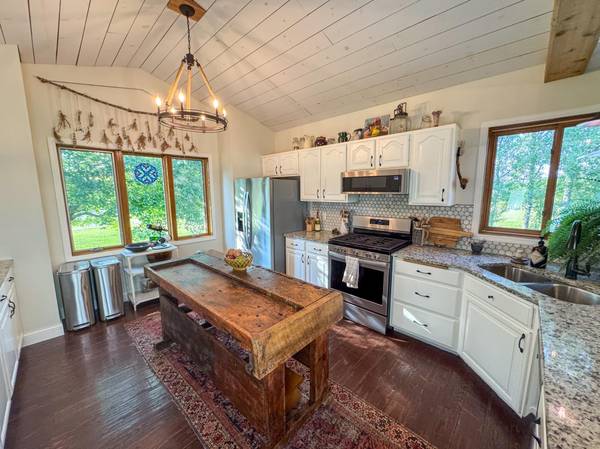 1656 Mark CT, Shakopee, MN 55379