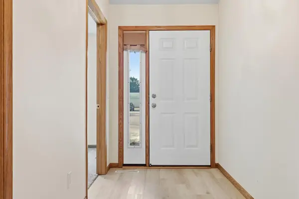 614 Golden Gate LN, Winsted, MN 55395