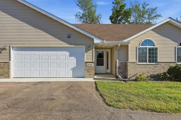 614 Golden Gate LN, Winsted, MN 55395