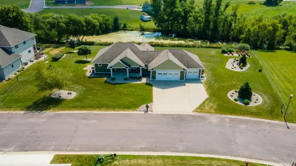 864 Goves WAY, Madelia, MN 56062