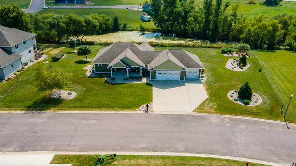 864 Goves WAY, Madelia, MN 56062