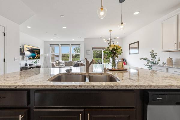 762 Stonegate RD, Chanhassen, MN 55317