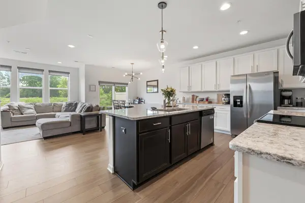 762 Stonegate RD, Chanhassen, MN 55317