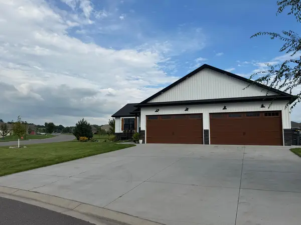 188 Lake DR NE, Sauk Rapids, MN 56379