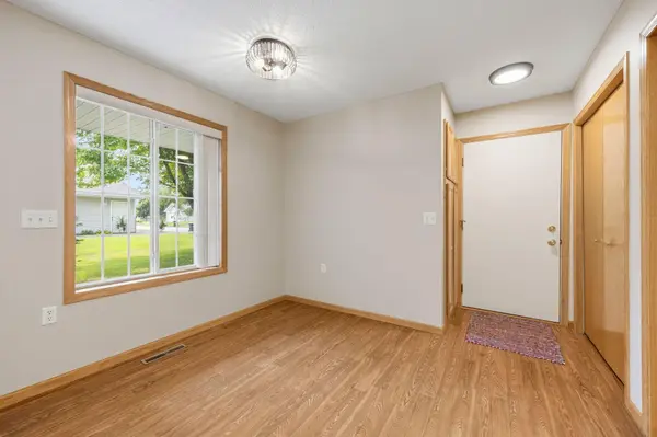 817 Greensview CT NW, Hutchinson, MN 55350